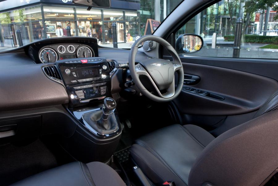  Chrysler Ypsilon 2011 года  (фото 11 из 50)